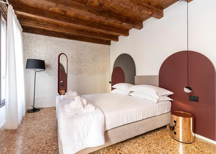 Palazzo Miracoli Apartments